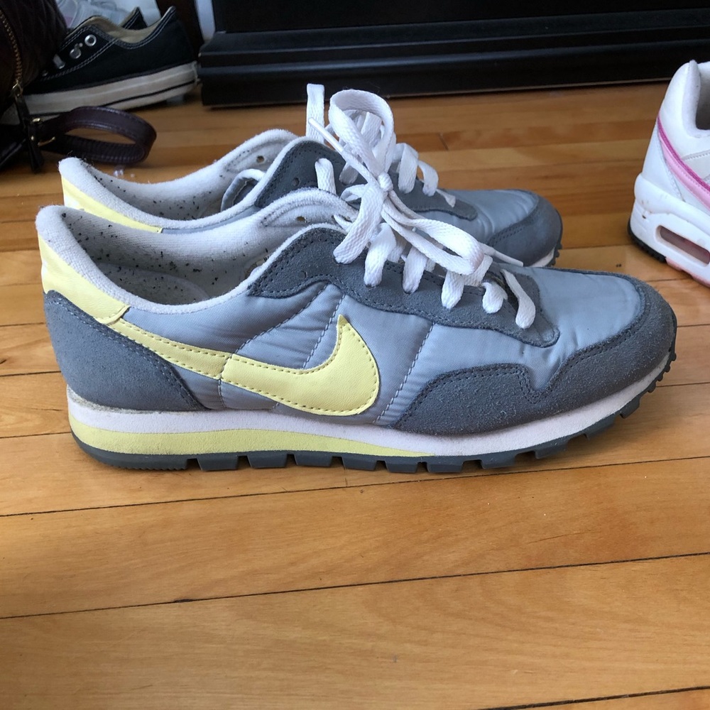 Nike sneakers white gray yellow